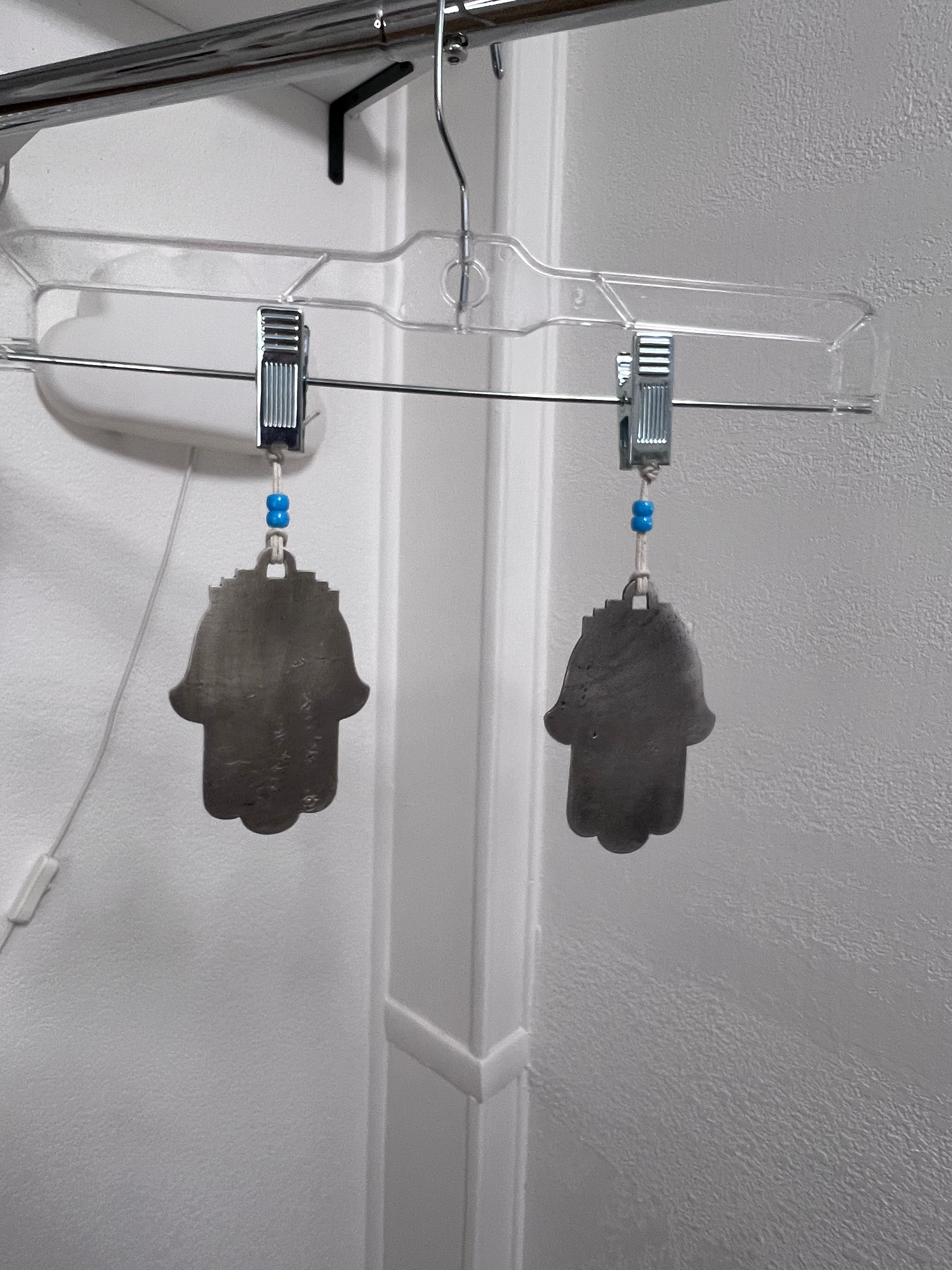 Jewish Bracha Home Blessing Wall Hanging – Hebrew + Spanish (Hamsa Design)