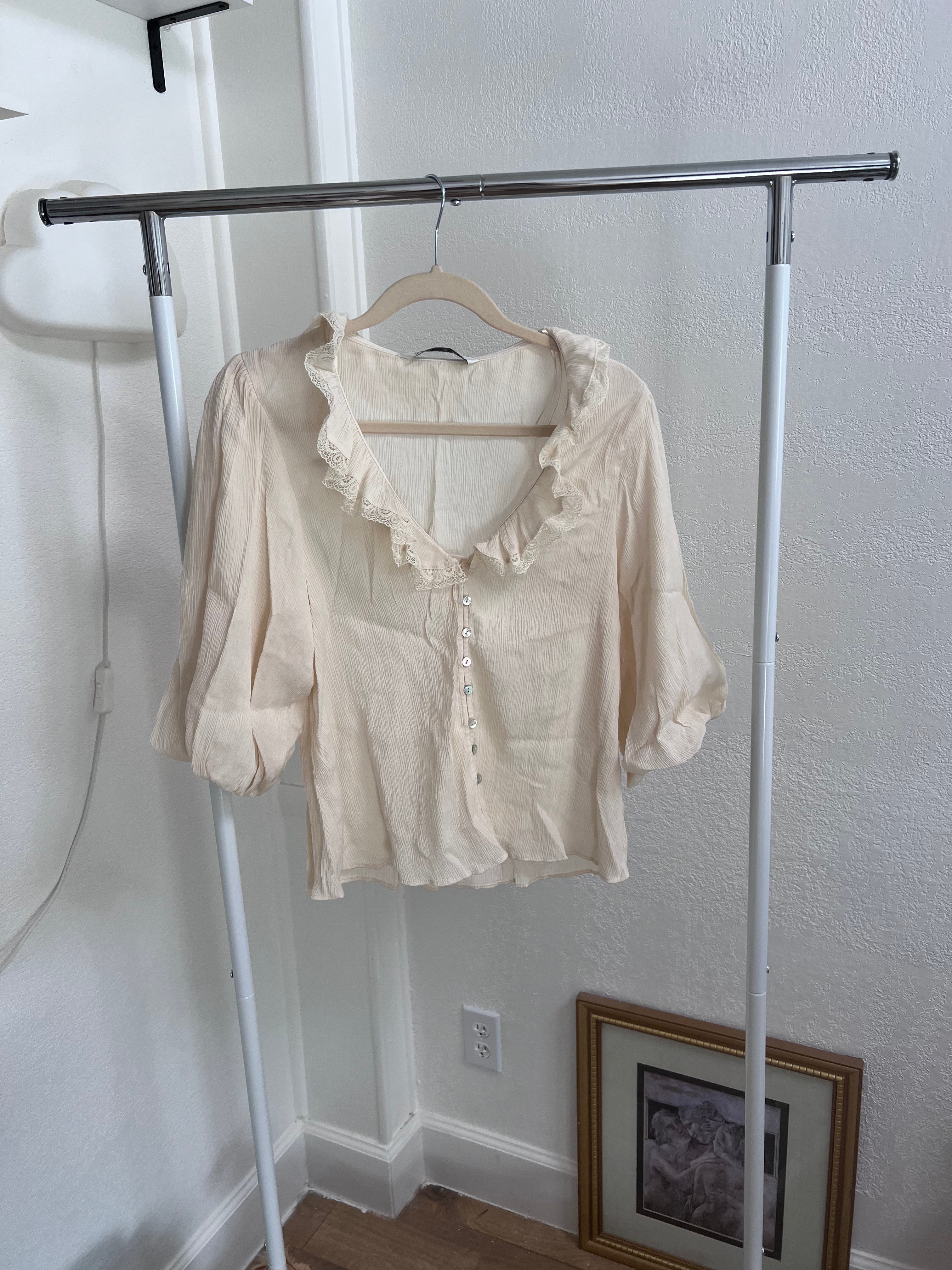 lace collar cream blouse