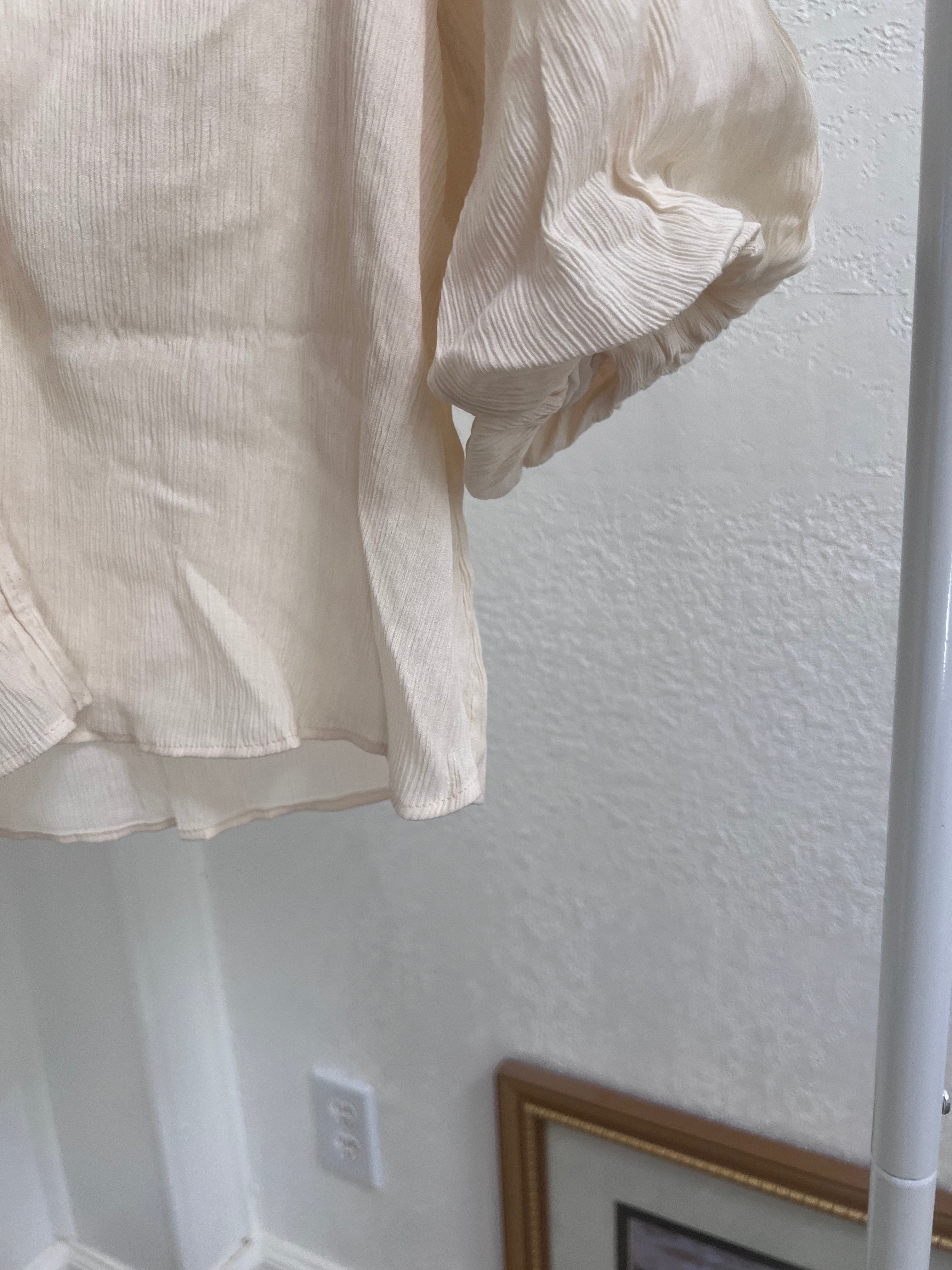 lace collar cream blouse
