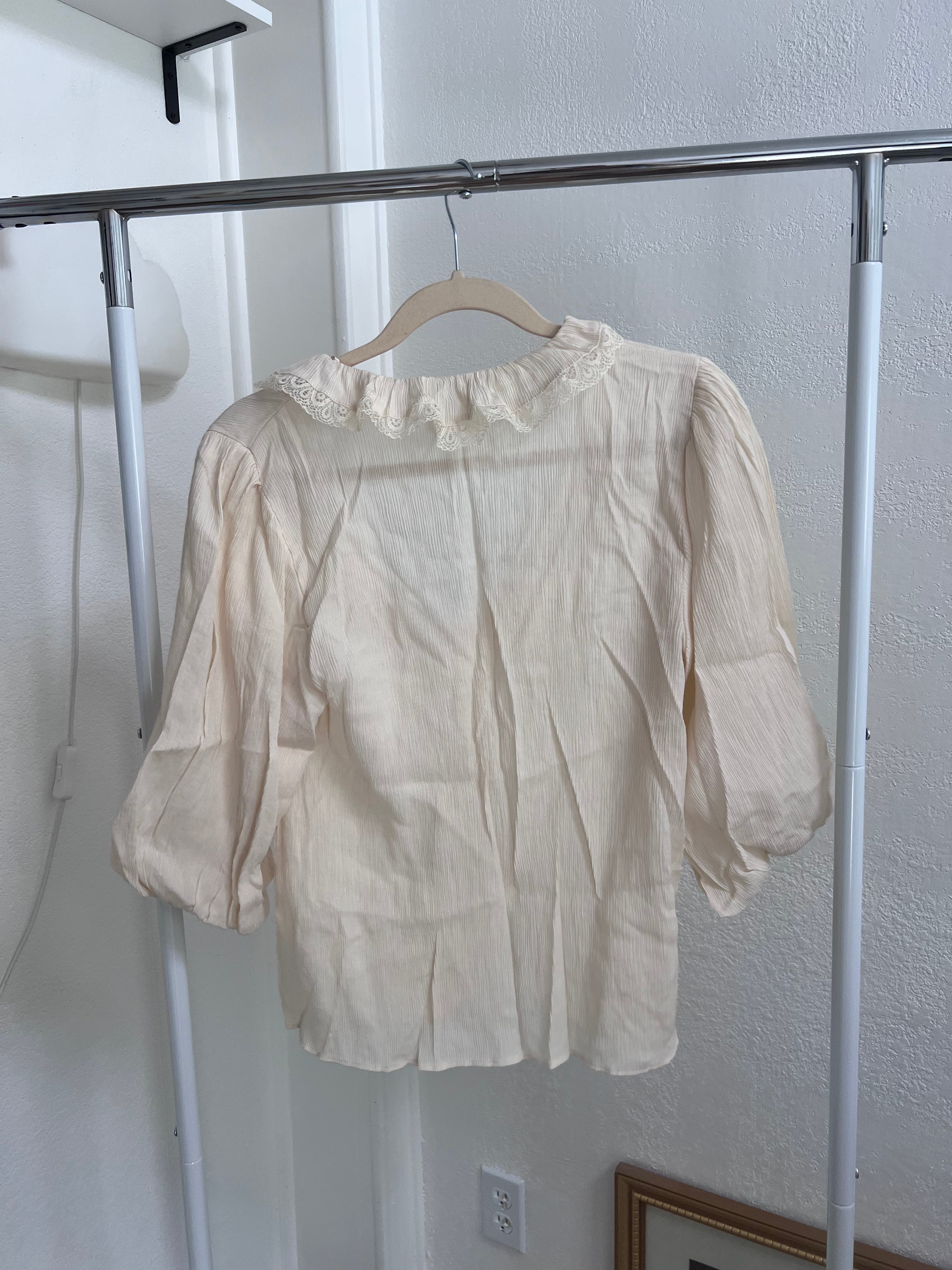 lace collar cream blouse